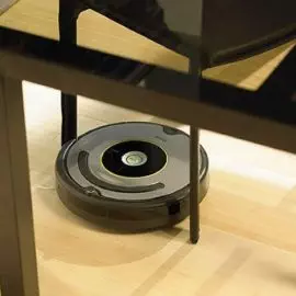 iRobot-Roomba-630-Vacuum-avoiding-obstacles